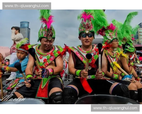 德意志之心的律动：当“老鹰”在美因河畔撞上“嘉年华狂欢者”